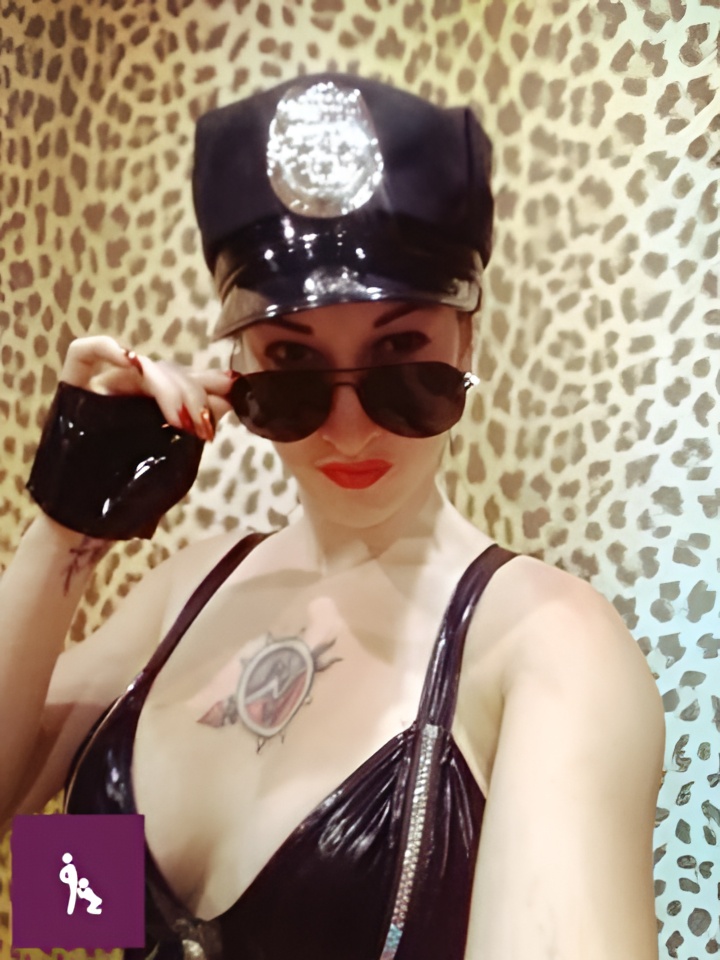 Софа привлекальеная девушка из Назрани цена от 5000 руб